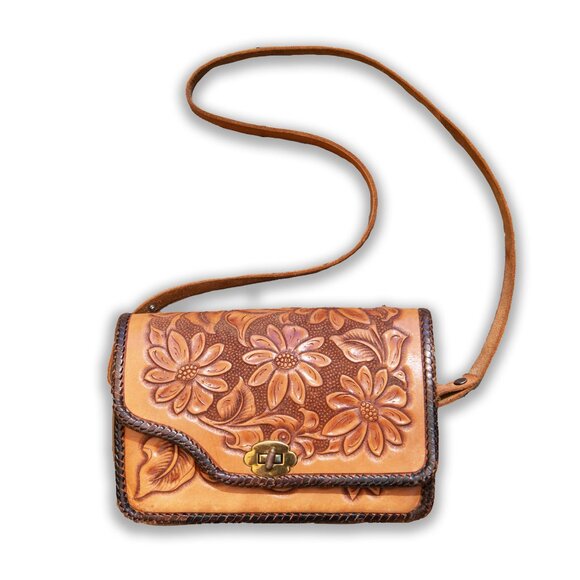 Vintage 1970s Tooled Leather Bag with Shoulder Strap and Original Letters - Picture 7 of 11